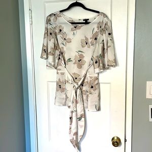 🌸Ann Taylor Factory print blouse w/ waist tie hook eye neck closure🌸